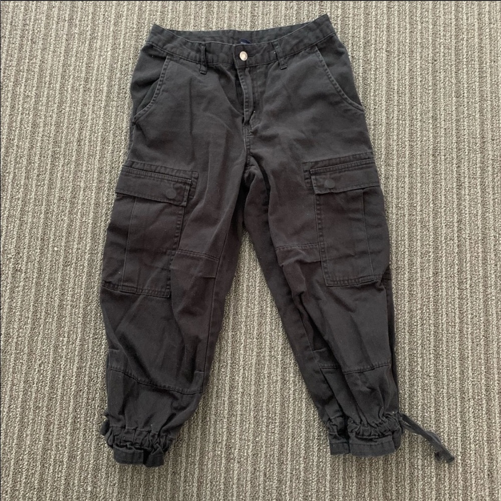 Black Boston Proper capris in GUC